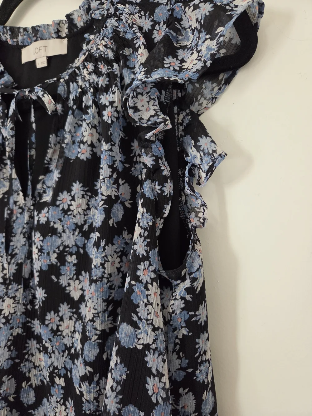 LOFT Navy Blue Floral Ruffle Sleeve Tie-Neck Blouse (M)